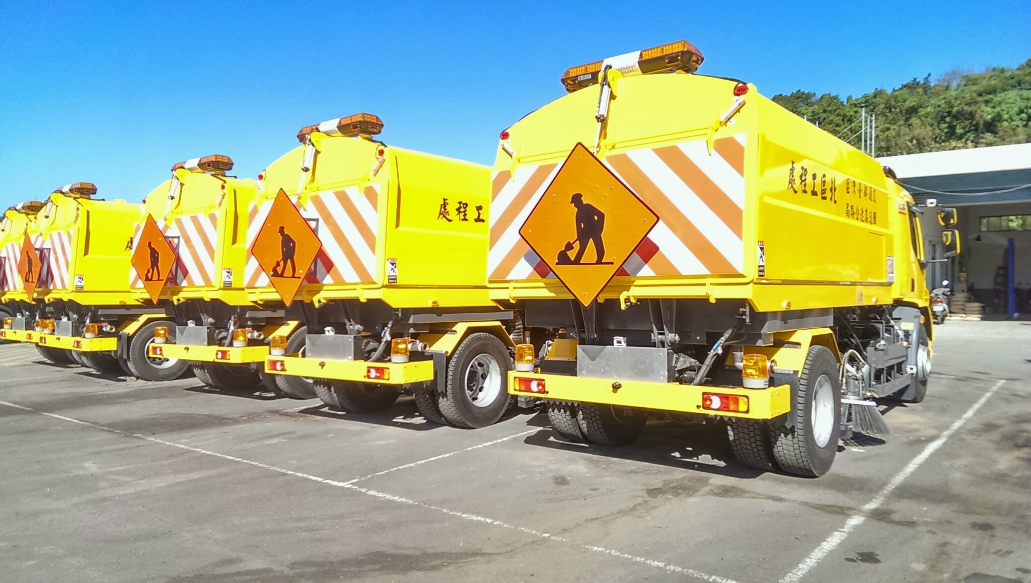 中型掃街車(掃路車)SV600 - 大來(lái)重工